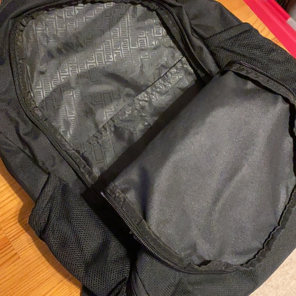 Puma backpack clean like new - Picture 6 of 6